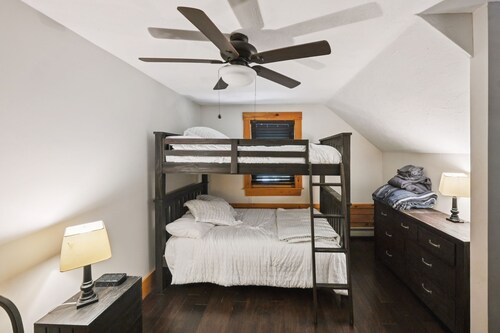 Cushing Home Family Cabin Near Wachusett Mtn 4 Bedroom Home