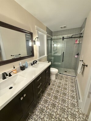 Villa, 3 Bedrooms | Bathroom - Northwest Eagle Nest Limit 9 3 Bedroom Home (Sebago)