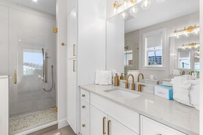 House, 4 Bedrooms | Bathroom - 211 Ostego - Island Time 4 Bedroom Home (Fort Myers Beach)