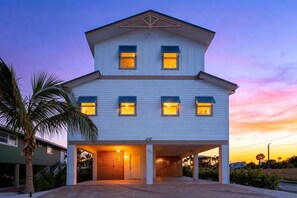 Exterior - 211 Ostego - Island Time 4 Bedroom Home (Fort Myers Beach)