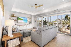 Living area - 211 Ostego - Island Time 4 Bedroom Home (Fort Myers Beach)