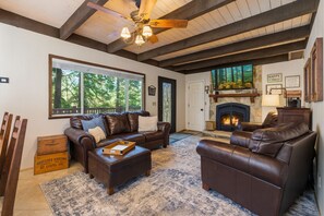 TV, fireplace - Boss's Cabin - Boss-level views, zero stress! (Shaver Lake)