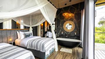 Chambre familiale double ou avec lits jumeaux, balcon | Coffre-fort