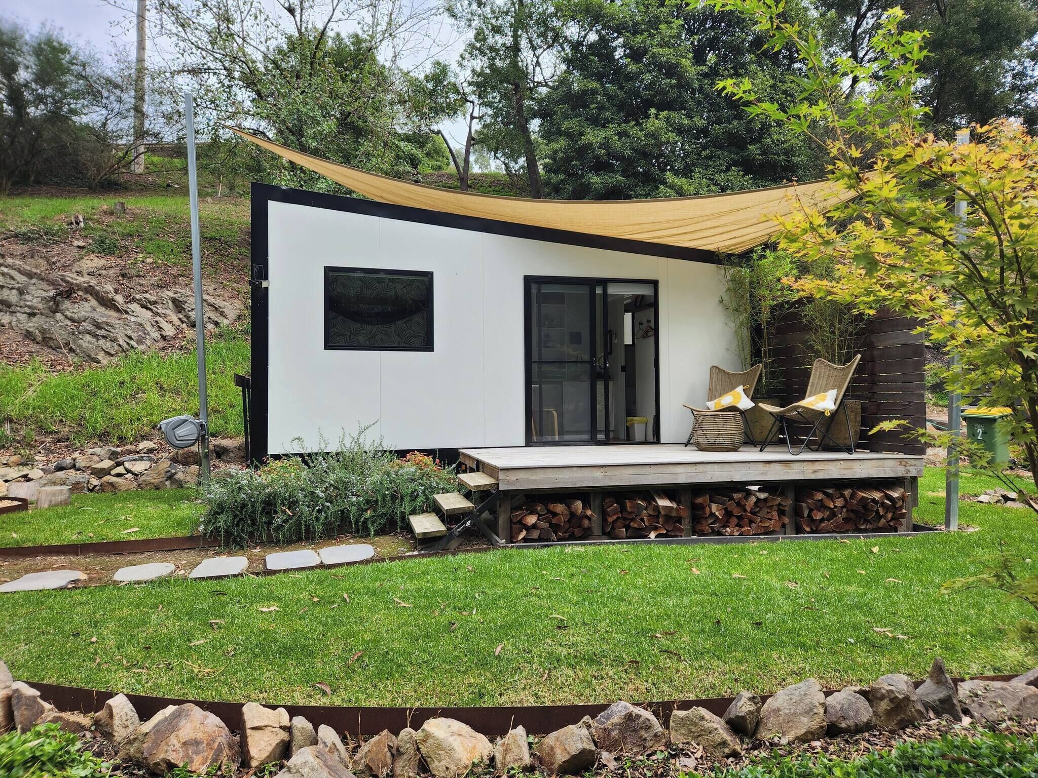 Trailer, 1 quarto, sacada, vista para o jardim | Terraço/pátio