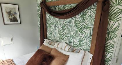 Watts River Tiny - Hidden, but Close to Township