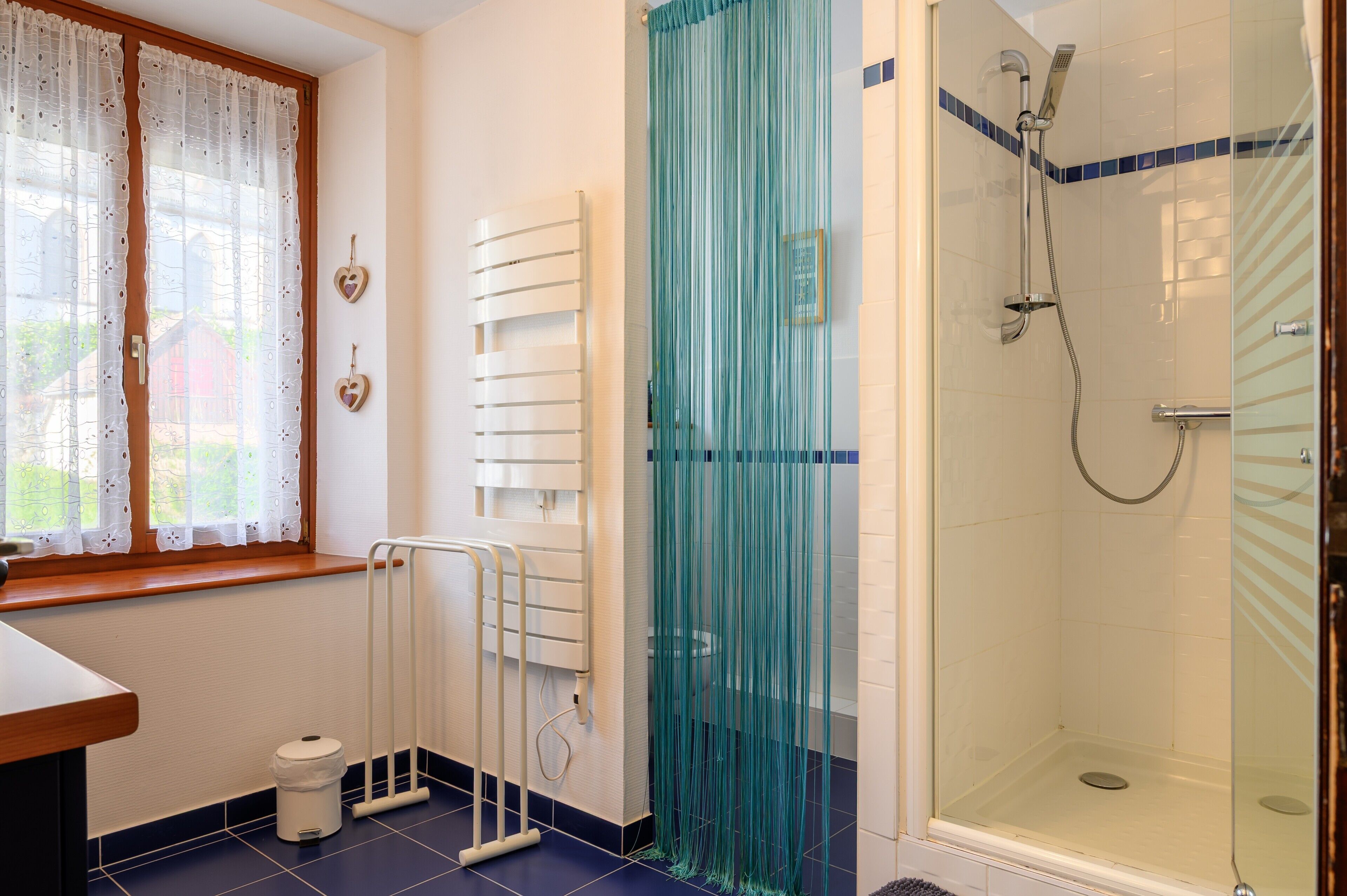 Shower, towels