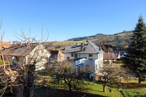 Exterior - Apartment 'Le Gîte À Mamie' with Mountain View, Private Terrace and Wi-Fi (Orbey)