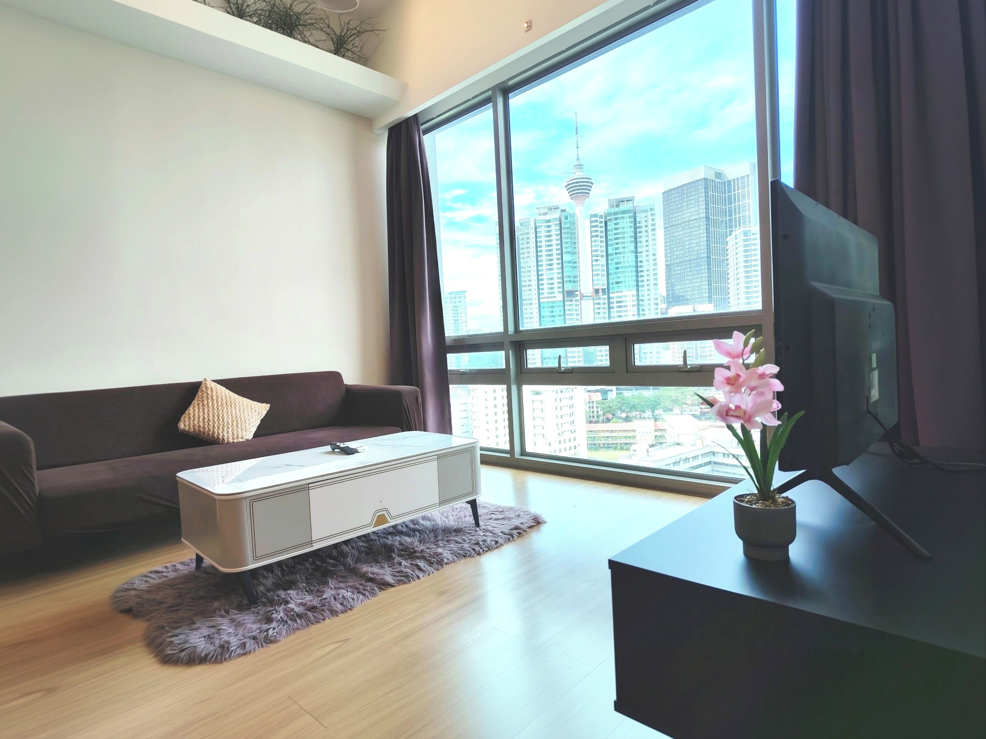 디럭스 아파트, 침실 2개, 시내 전망 | 거실 공간