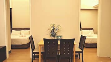 Deluxe Apartment, 2 Bedrooms, City View | Living area