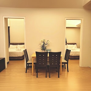 Deluxe Apartment, 2 Bedrooms, City View | Ruang tamu