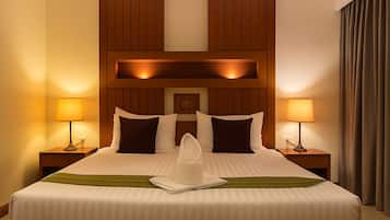 Superior Double Room, Courtyard View | Hypo-allergenic bedding, in-room safe, desk, laptop workspace