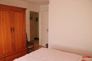 2 chambres, bureau, fer et planche à repasser, Wi-Fi gratuit