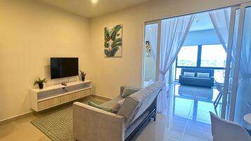 Family Suite, Non Smoking, Sea View | Living area