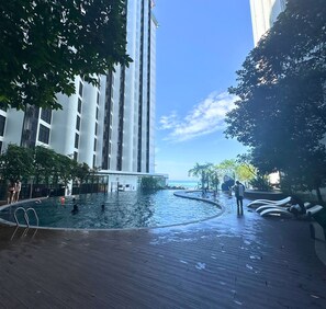 Kolam renang outdoor