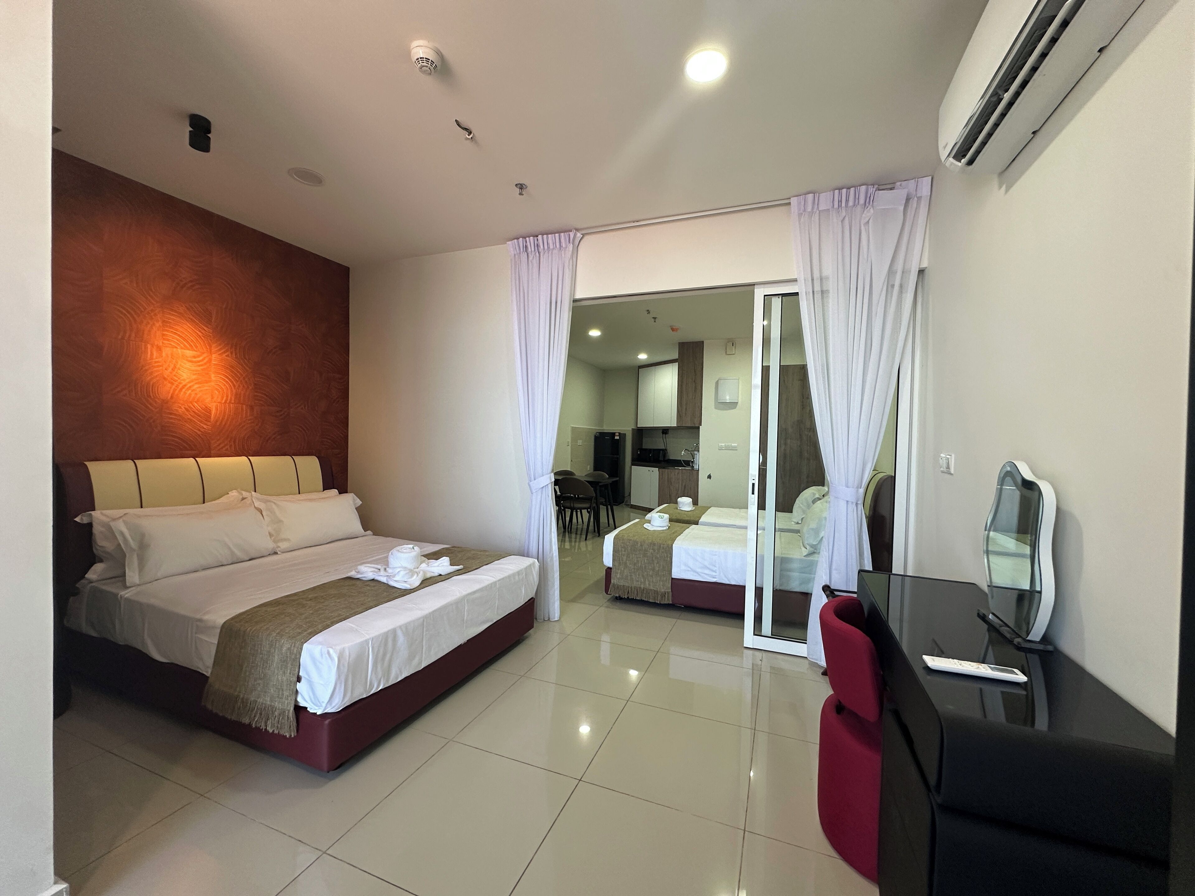 Phòng Suite dành cho gia đình, ban công, quang cảnh biển | Bàn ủi/dụng cụ ủi quần áo, truy cập Internet không dây miễn phí 