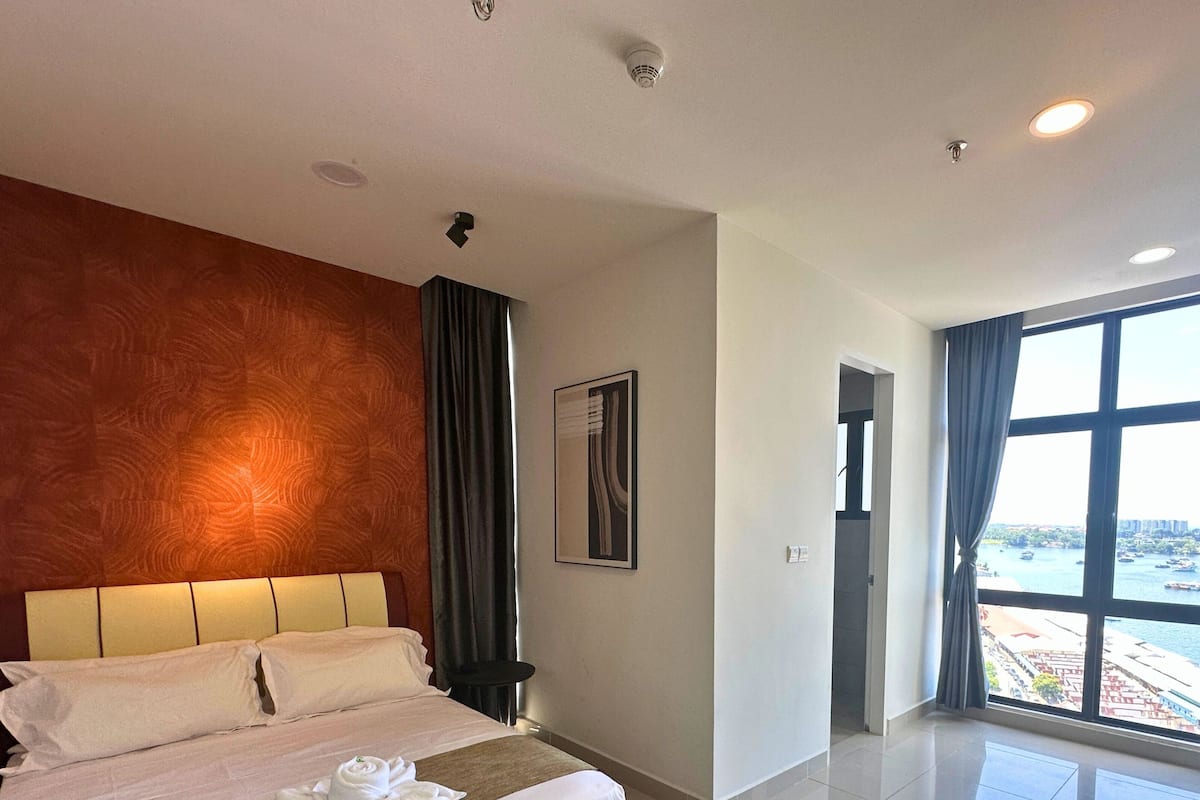 Suite Keluarga, pemandangan laut | Setrika/meja setrika dan Wi-Fi gratis