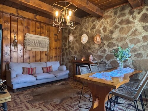 2-bedroom cabin in Alumine, river view, close to the center