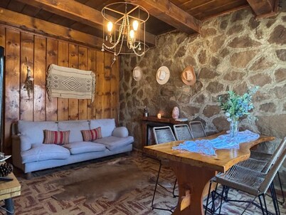 2-bedroom cabin in Alumine, river view, close to the center