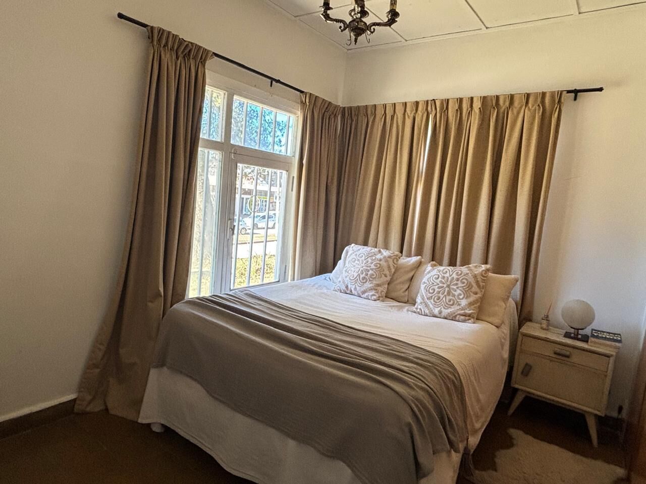 2 bedrooms, iron/ironing board, internet, bed sheets