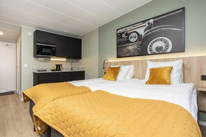 Double or Twin Room | Desk, laptop workspace, free WiFi, bed sheets - Motellet Karlskrona (Karlskrona)