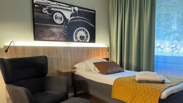 Escritorio, espacio para trabajar con laptop y wifi gratis