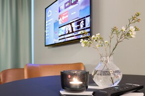 Desk, laptop workspace, free WiFi, bed sheets - Motellet Karlskrona (Karlskrona)