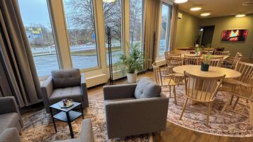 Sala de estar en el lobby