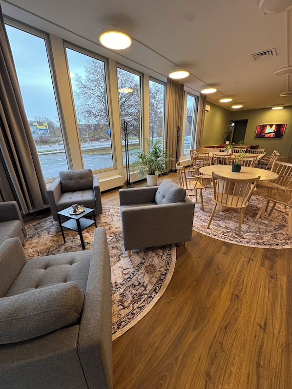 Coin salon dans le hall