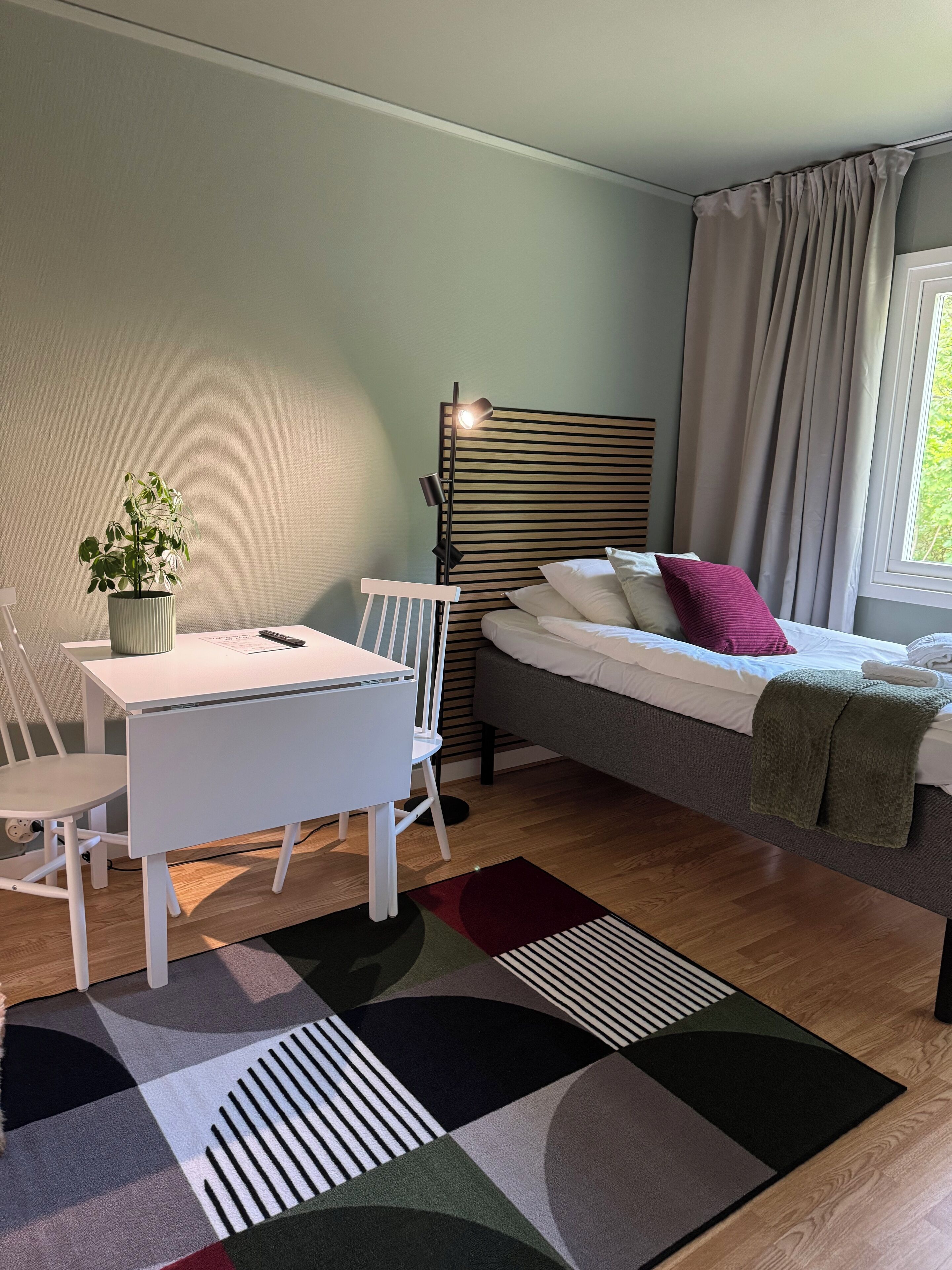 Desk, laptop workspace, free WiFi