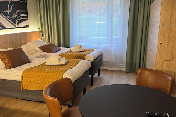 Family Quadruple Room | Desk, laptop workspace, free WiFi