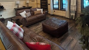 TV, fireplace - Cozy 2-bedroom secluded A-Frame cabin in charming Murray (Murray)