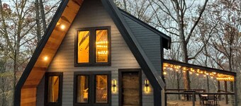 Cozy 2-bedroom secluded A-Frame cabin in charming Murray