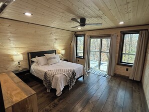 2 bedrooms, iron/ironing board, WiFi, bed sheets - Cozy 2-bedroom secluded A-Frame cabin in charming Murray (Murray)