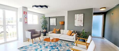 Basic Apartment | Living area