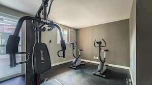 A gym with cardio machines, weight machines, and a bench. - Apt in Condo w/ Pool and Gym Rgk1202 (Poços de Caldas)