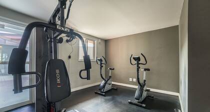 Apt in Condo w/ Pool and Gym Rgk1202