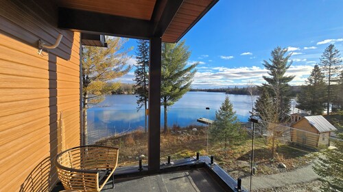Hot Tub, Lake Views & Hiking Trails – The Ultimate Nature Getaway