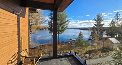 Hot Tub, Lake Views & Hiking Trails – The Ultimate Nature Getaway