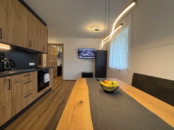 Comfort House, 2 Bedrooms, Balcony, Mountain View | Private kitchen