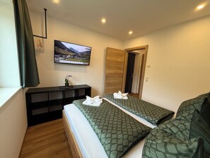 Comfort House, 2 Bedrooms, Balcony, Mountain View