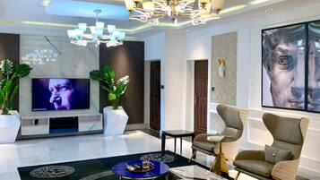 Apartment | Laptop workspace, iron/ironing board, free WiFi