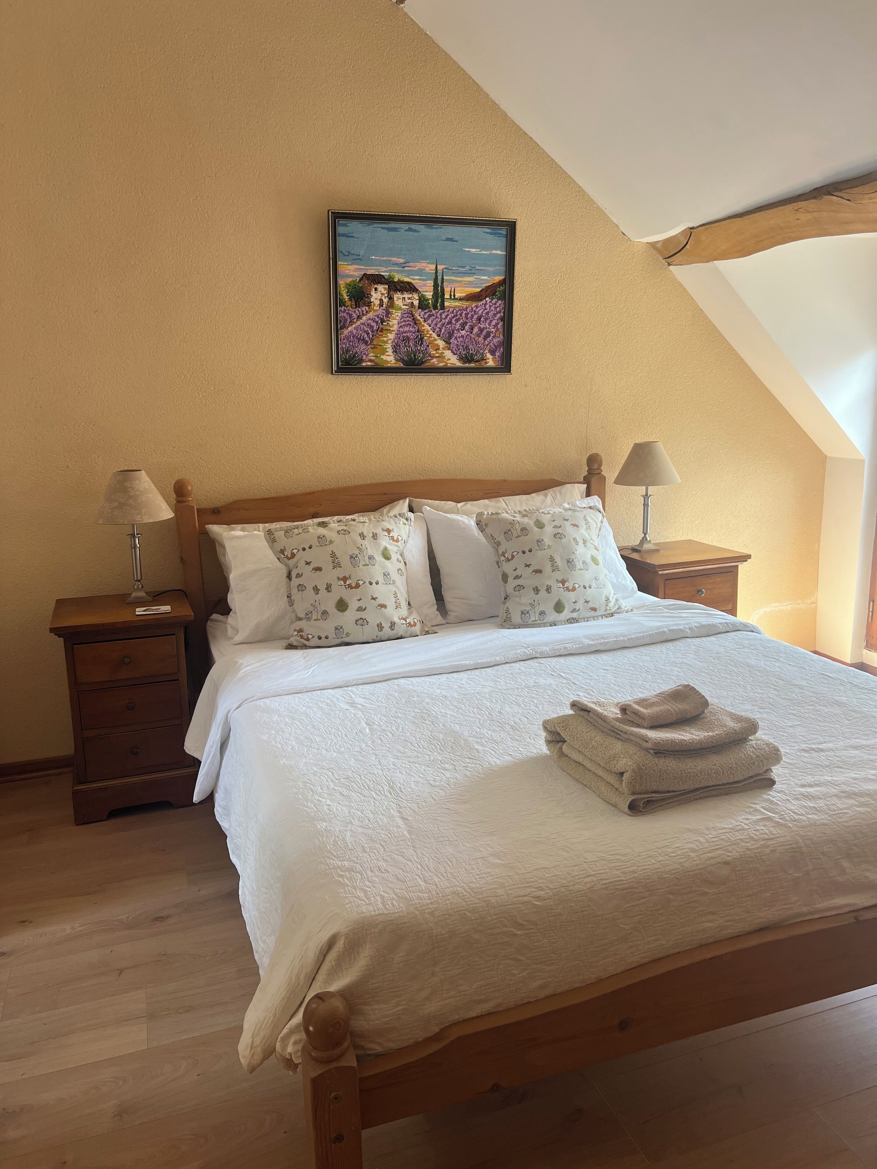 2 chambres, fer et planche à repasser, Wi-Fi, draps fournis