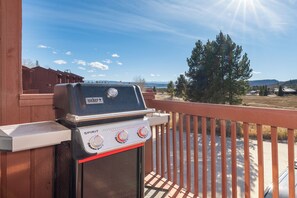 Property grounds - Lovely 2 bedroom, private deck w/views, near lake, paddleboard & Kayak included (Grand Lake)