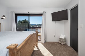 2 bedrooms, travel crib, internet, bed sheets - Lovely 2 bedroom, private deck w/views, near lake, paddleboard & Kayak included (Grand Lake)