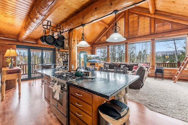 Interior - Stunning 4 bed cabin, lake views and close to Grand Lake (Grand Lake)