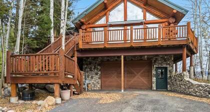 Stunning 4 bed cabin, lake views and close to Grand Lake