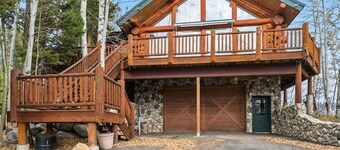Stunning 4 bed cabin, lake views and close to Grand Lake