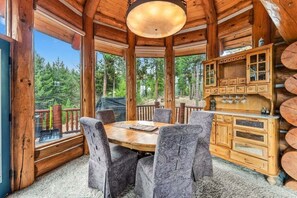 Dining - Stunning 4 bed cabin, lake views and close to Grand Lake (Grand Lake)