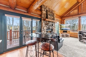 Interior - Stunning 4 bed cabin, lake views and close to Grand Lake (Grand Lake)