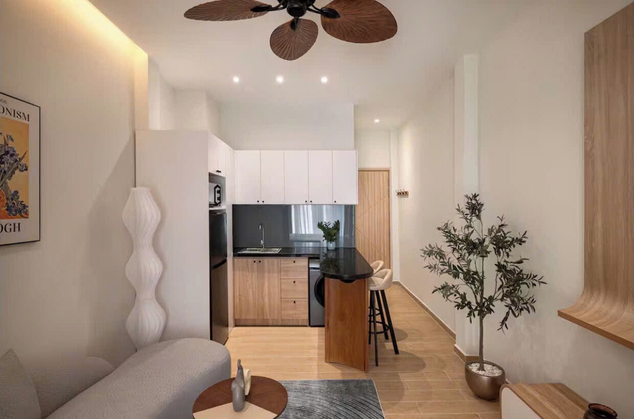 頂級套房, 1 間臥室, 可使用俱樂部酒廊, 河景 | 客廳 | 65 吋智能電視連有線電視頻道、Netflix、智能揚聲器